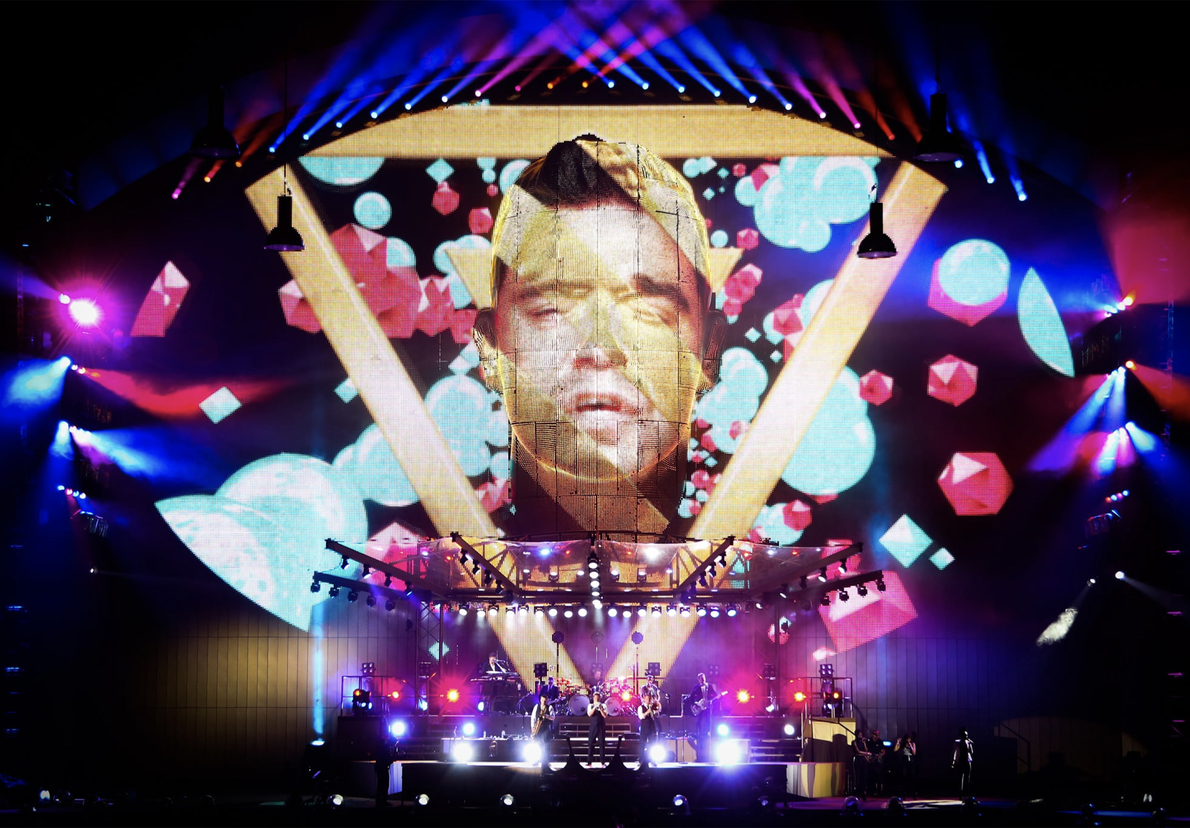 Luke Halls Studio — Robbie Williams – Take The Crown European Tour