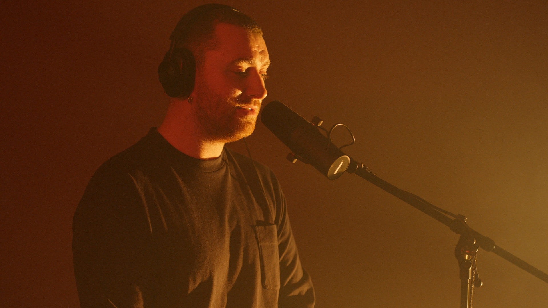 Luke Halls Studio — Coldplay – BRIT Awards 2017
